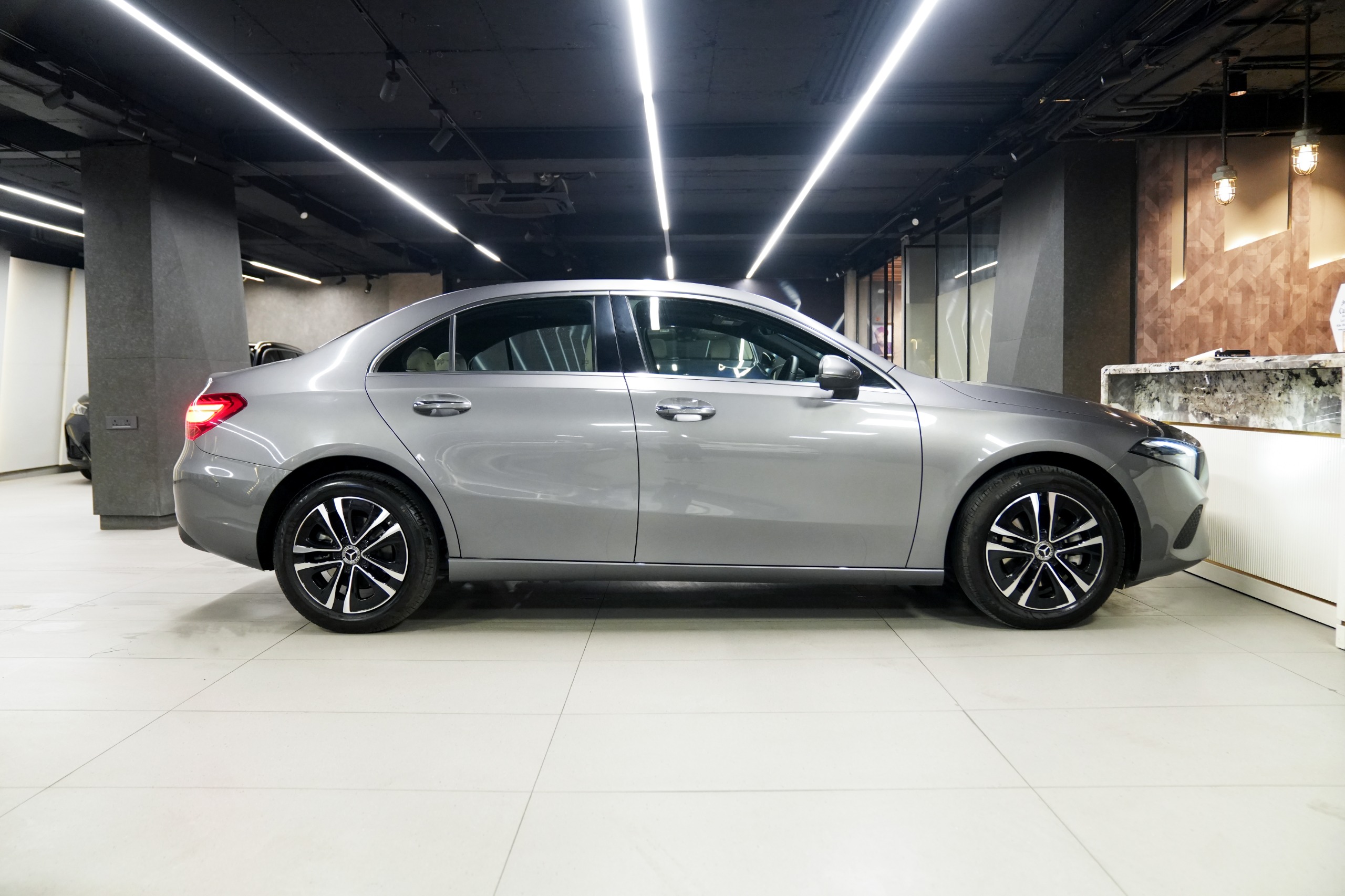 Mercedes-Benz A Class A200 Limousine 